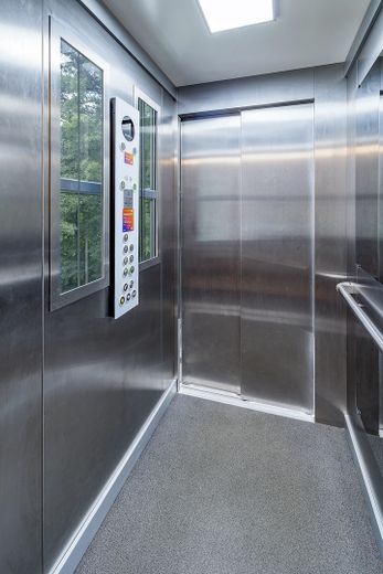 Lift mit Aussicht auf die Burg