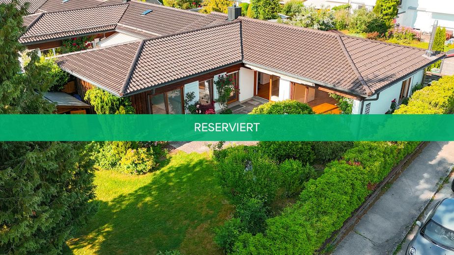 Außenaufnahme Haus + Garten