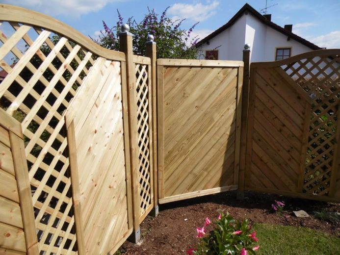 Spaziosa casa a schiera di testa, ammodernata con materiali di alta qualità, parzialmente arredata – Sichtschutz Garten
