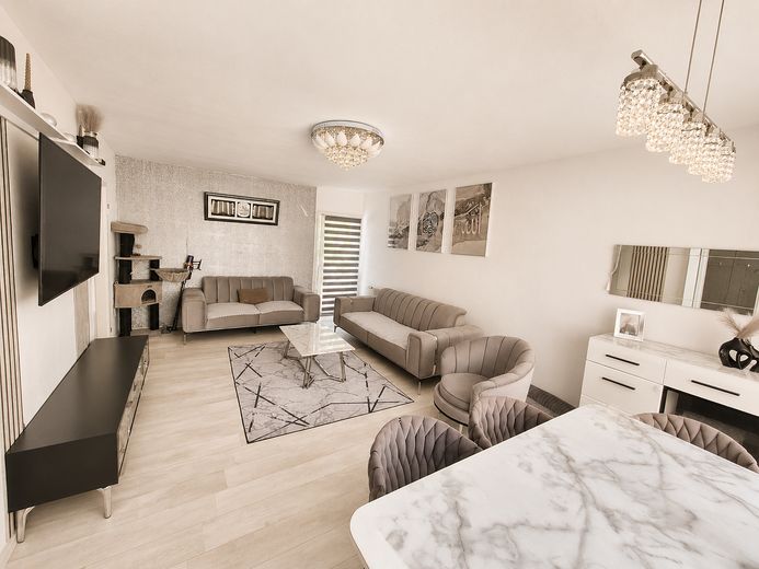 Einziehen und wohlfühlen – Helle 3-Zimmer-Wohnung mit Balkon – Wohnen