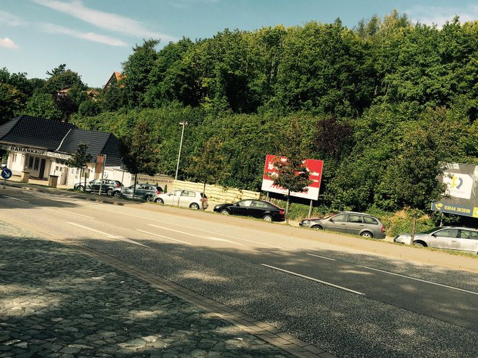 Top Sichtbarkeit: Gewerbe (2.021 m²) mit Wohnpotenzial für Handel, Büro, Praxis & Werkstatt – Foto 2