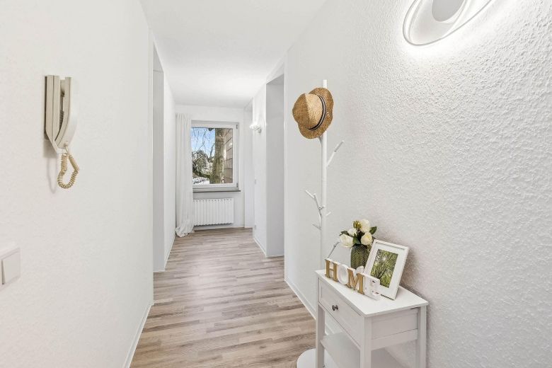 Appartement prêt à emménager + lumineux SB-Eschberg, sans commission du propriétaire – Diele