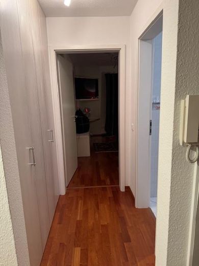 Saarbrücken! Luksusowy dom przy lesie, a jednak w mieście – spokojna, prestiżowa lokalizacja, wszechstronne możliwości wykorzystania – DG- Flur z.um Schlafz. u. Bad