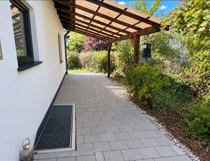 Exclusive house with a separate apartment in a quiet location on the edge of the forest in Tuttlingen – Eingangsbereich