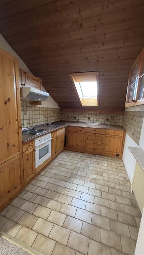 Großzügiges Einfamilienhaus mit traumhaftem Garten zu verkaufen – Küche OG