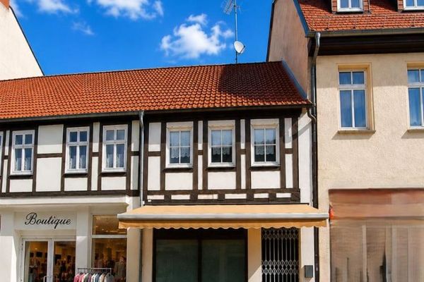 Dieses Haus wartet nicht nur auf einen Käufer. Es wartet auch auf jemanden mit Visionen.