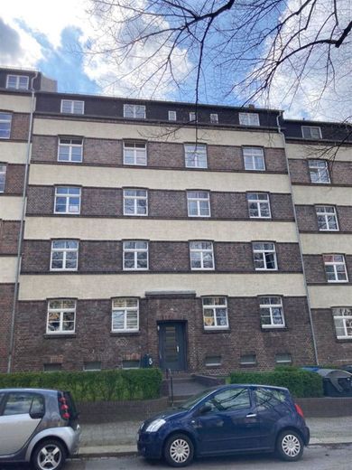 WG-taugliche 3-Zimmer mit Einbauküche, Laminat, Balkon und Wanne in ruhiger Lage! – Haus