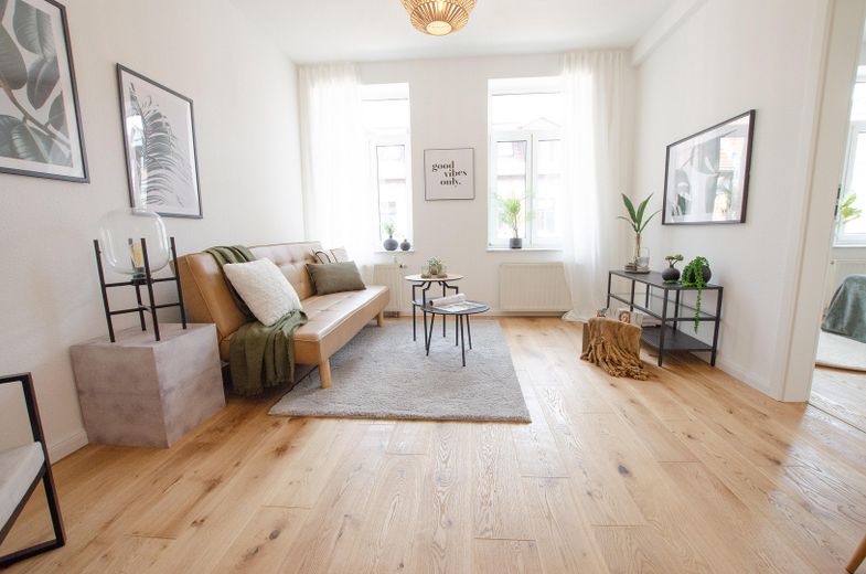 **Sofort Bezugsfrei** Lichtdurchflutete 3-Raumwohnung im Leipziger Westen – Wohnzimmer