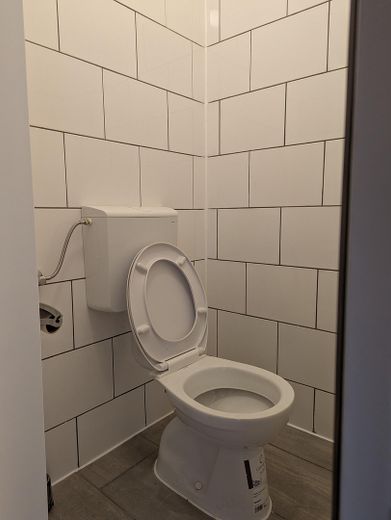 ##Exklusives Laden-/Bürolokal (56 m²)# in Germering: Top-Frequenzlage am "Kleinen Stachus" – Neuer Toilettenraum
