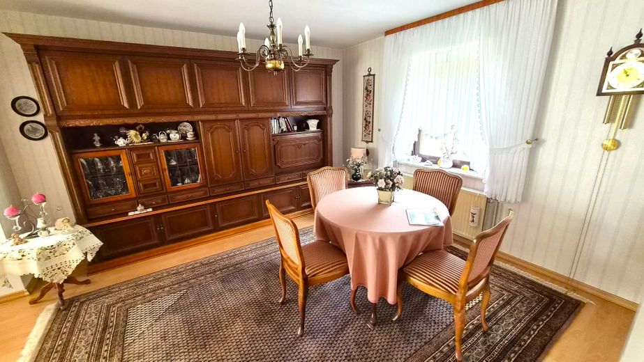Dom szeregowy w Bad Gandersheim z pięknym ogrodem i piwnicą OD OSOBY PRYWATNEJ! – Großes Wohnzimmer unten