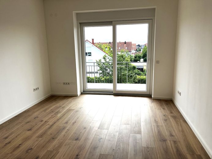 TOP STUDIO-Wohnung IDEAL Büro+Wohnen(3+4.Stock,7 Räume,gr.Balkon,) Panoramaalpenblick (GF ca. 185m2) – Muster Schlafzimmer