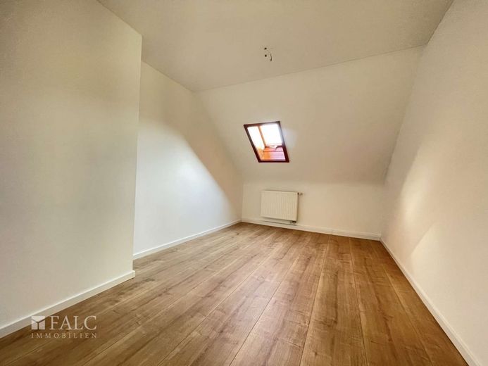 Erstbezug nach Sanierung: Helle Dachgeschosswohnung mit gehobener Ausstattung in Langenzenn – Kinder- / Arbeitszimmer