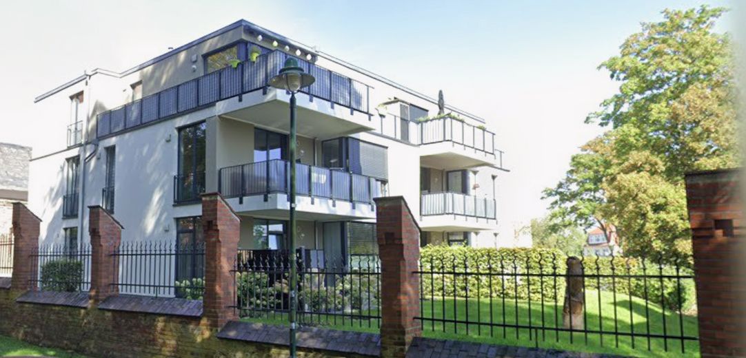 moderne Eigentumswohnung im Erdgeschoss mit Terrasse und Stellplatz – Außenansicht