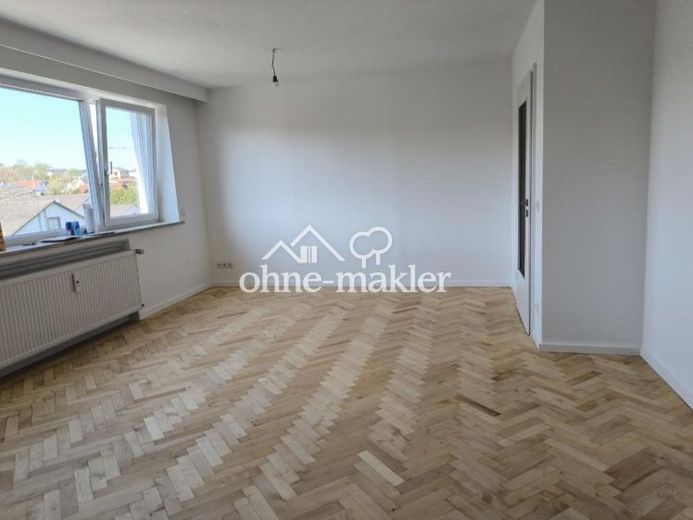Appartement mansardé rénové en profondeur, 3 pièces avec cuisine, salle de bains et jardin, garage, 2 places de parking & installation photovoltaïque – Photo 1