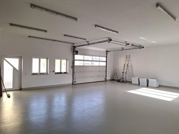 Repräsentatives Einfamilienhaus mit separaten Gewerbegebäude Werkstatt/Lagerhalle – Werkstatt / Lagerhalle 