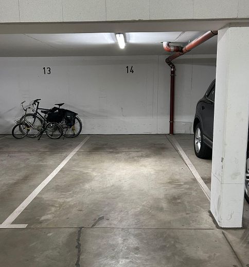 Penthouse exclusif dans le quartier belge – Un logement meublé avec style, calme et lumière – Stellplatz