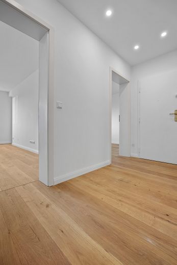Erstbezug: Frisch sanierte 2-Zimmer-Wohnung mit Loggia – Flur 