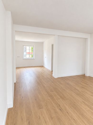 3-Zimmer Wohnung: Erstbezug nach Kernsanierung im Herzen der Altstadt – Küche mit Wohnzimmer