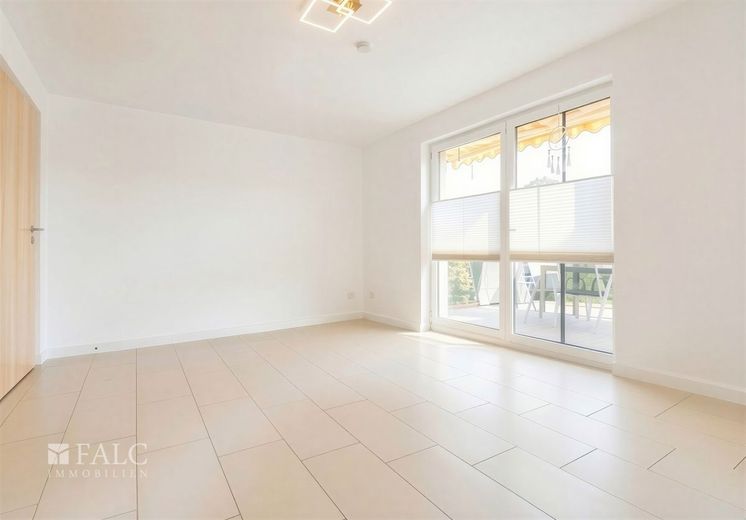 +++ Kapitalanlage mit Weitblick: Zweifamilienhaus im Grünen +++ – Wohnzimmer Whg. 2c