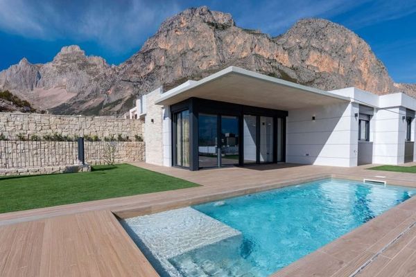 Luxus Villas im Paradies zwischen Bergen und Meer