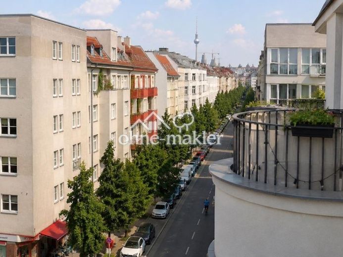 Sonnige 2-Zimmer-Neubauwohnung aus 2013 mit Südbalkon & Fernsehturmblick – 5. OG, TG-Stellplatz – Photo 1