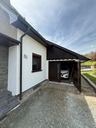 Bezugsfertiges Einfamilienhaus mit großem Blk, Garage, 2 Bädern und sonnigem Grundstück – Garage