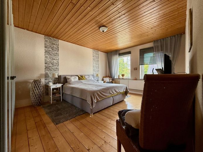 Fröndenberg/Ruhr: Altbau-ETW mit Charme und großen Räumen - Einfach riesig! – Elternschlafzimmer
