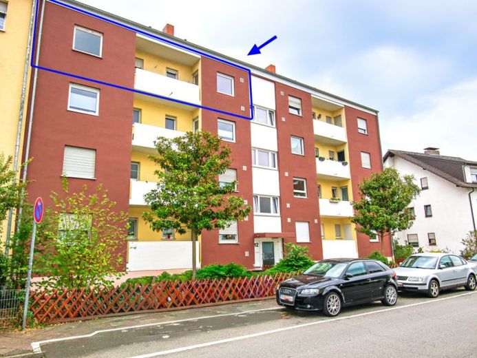 Renovierungsbedürftige 4 ZKB mit Tageslichtbad, Loggia und Garage in guter Lage Speyer – Foto 1