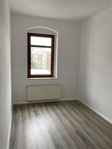 Gemütliche 3-Zimmer mit Laminat, Balkon und Wannenbad in zentraler Lage! – PHOTO-2023-02-07-09-26-38_2