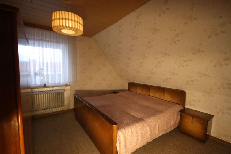Viel Platz für die große Familie in zentraler Dorflage! – Schlafen OG
