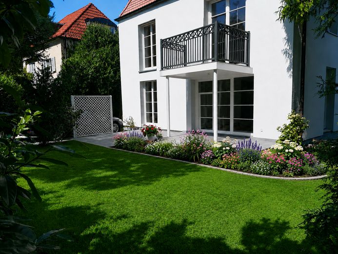 Keine Provision, Südgarten, energetisch topsanierte Stadtvilla, Villenkolonie Pasing I – Süd-Hausansicht_Garten