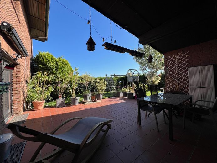 Gemütliche überdachte Terrasse