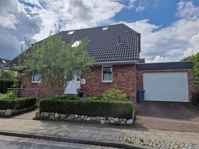 Wohntraum mit Finanzierungsplus: EFH mit separatem Wohnbereich in Lüneburg-Oedeme – Haus Straßenansicht