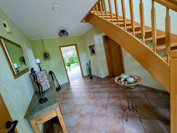 Provisionsfrei: Großzügiges Einfamilienhaus mit Südterrasse und Garten in Jaderberg – Eingangsbereich / Flur UG