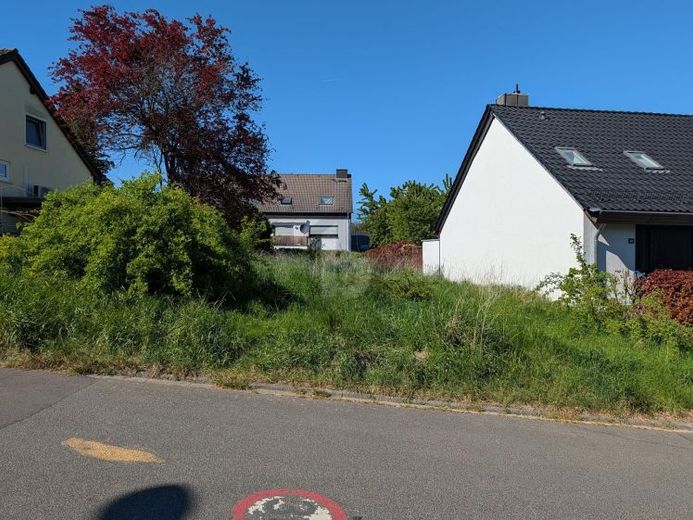 ATTRACTIVE IN QUIET NEIGHBORHOOD – Foto 1