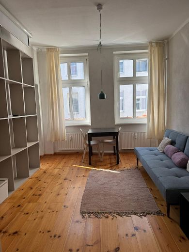 Stilvolle 2-Zimmer-Wohnung mit klassischem Altbaucharme – Foto 2