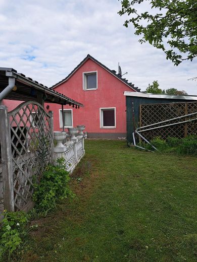 Casa unifamiliare indipendente su terreno di 753 m² + garage doppio, Berlino-Heinersdorf – hinter Ansicht