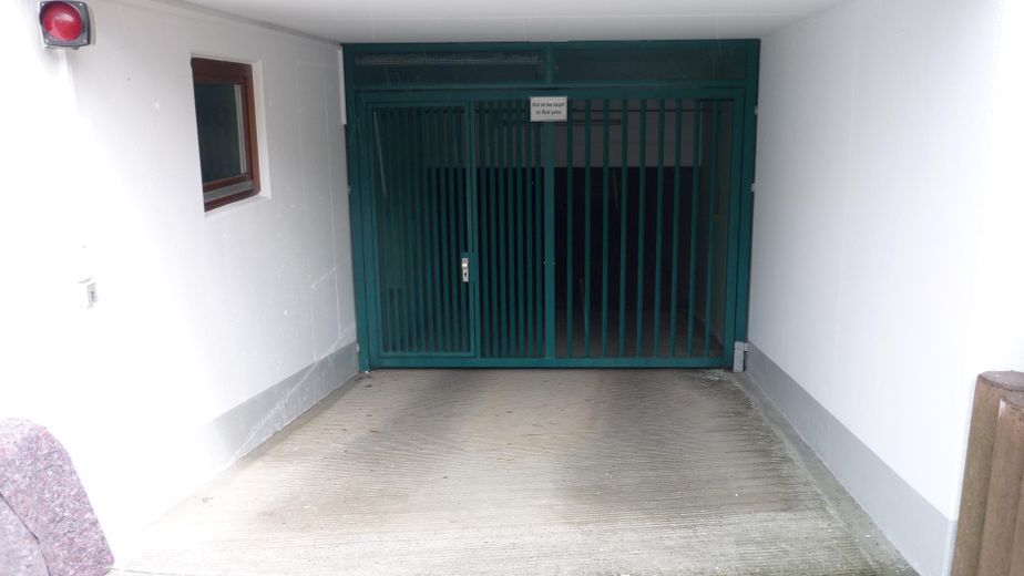 Tiefgarageneinfahrt