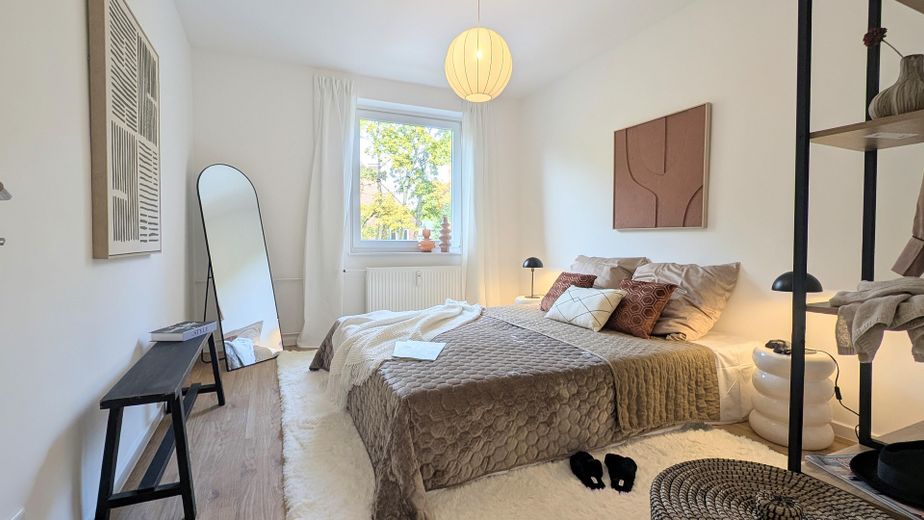 Licht 3-kamerappartement, volledig gerenoveerd, met balkon bij het stadspark en parkeerplaats in de ondergrondse garage – Schlafzimmer