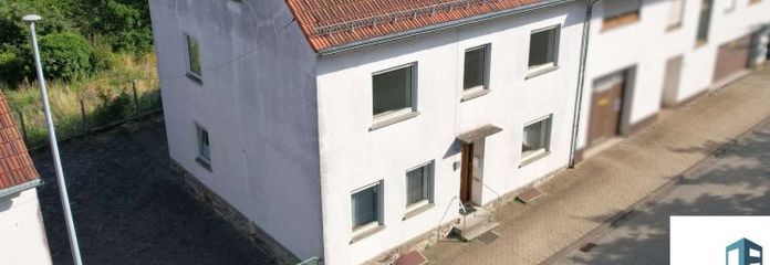 Einfamilienhaus vollunterkellert - mit Innenhof, Garten und viel Raum für eigene Ideen