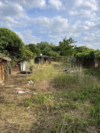 Gartenteil mit Unterstand
