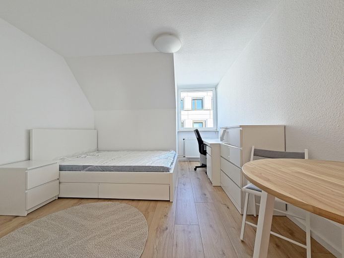 Ihr neues Zuhause direkt am Uni Gelände! Möbliert, Strom inklusive, sofort einziehen! – Zimmer