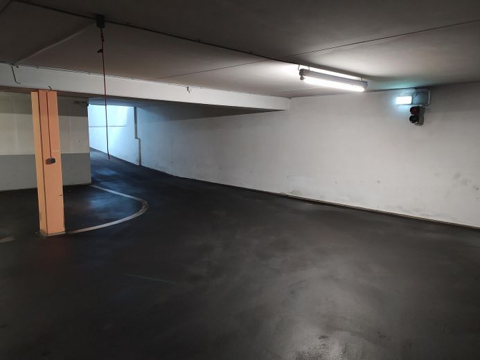 +++ Plaza de aparcamiento subterráneo en ubicación céntrica en el Musikviertel +++ – Garageneinfahrt