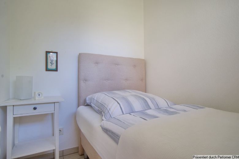 Schönes, nach hinten gelegenes Apartment mit Balkon, Nähe Metro und Douglas. PKW-Stellplatz möglich. – 2b5be7fac50b6f10a7ae2225a6adc7dc8049818b.jpg