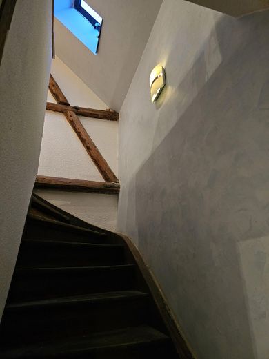 Bezugsfreies EFH mit Scheune & Garten in Niederbrechen – Aufgang DG