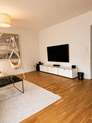 Lage! Lage! Lage! 2. Bezug kernsanierter Traumwohnung mit Gartenblick – Wohnzimmer