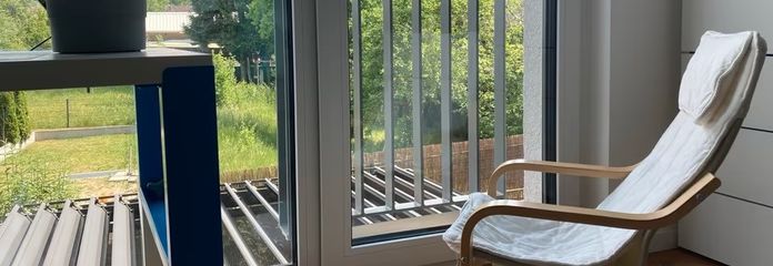 No commission! Mid-terrace house, 5 rooms, 2 bathrooms, 2 roof terraces, 2 underground parking spaces – energy rating A, available in Dec. – 1. OG