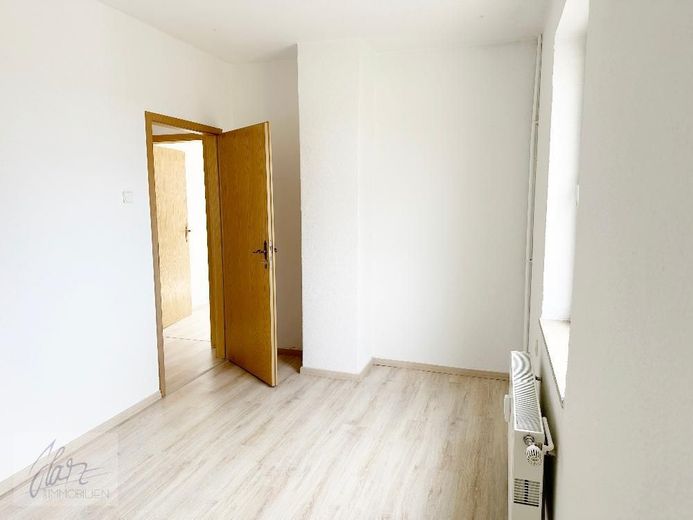 ***WOHNEN IM GRÜNEN*** - Komfortabel, ruhig und familienfreundlich... 3-Raumwohnung mit Tageslichtbad und opionaler Einbauküche ab sofort zu vermieten – Kinderzimmer mit Blick Richtung Flurbereich