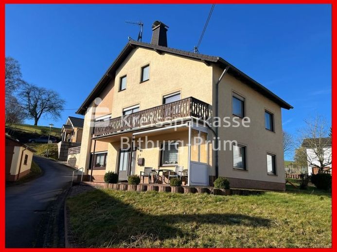 Freistehendes Einfamilienhaus mit Nebengebäude – Foto 1