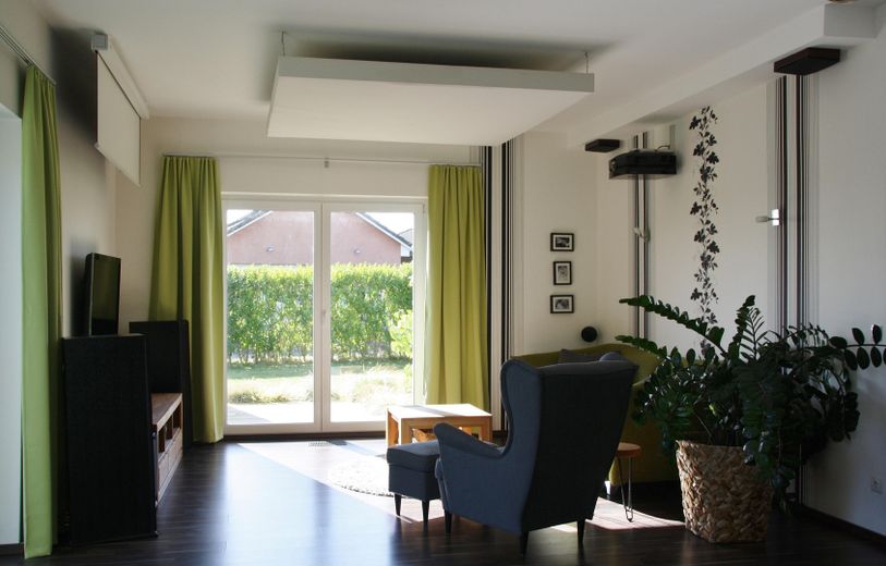 Architektenhaus mit Naturteich, Sauna, Solar + vielseitigem Nebengebäude – Wohnbereich